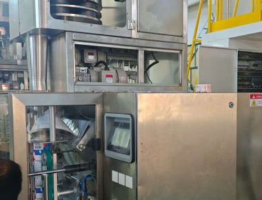 नमक के स्वचालित वजन और बैग पैकेजिंग के लिए पूर्ण औद्योगिक उत्पादन लाइन